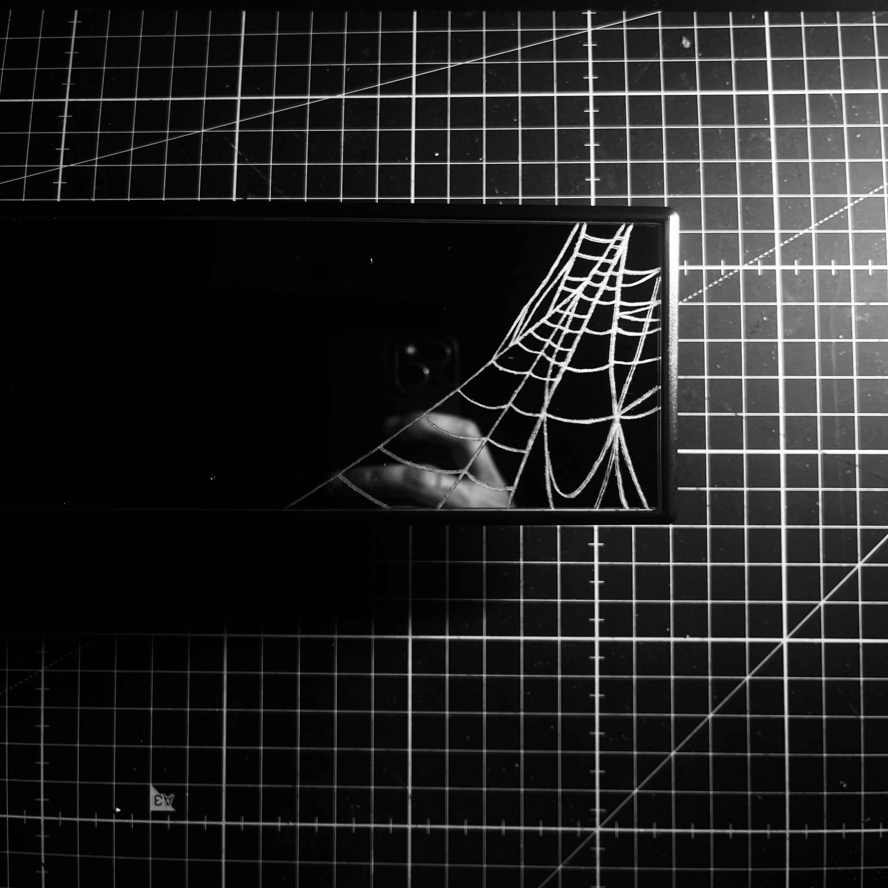 Black widow - clip on rearview mirror