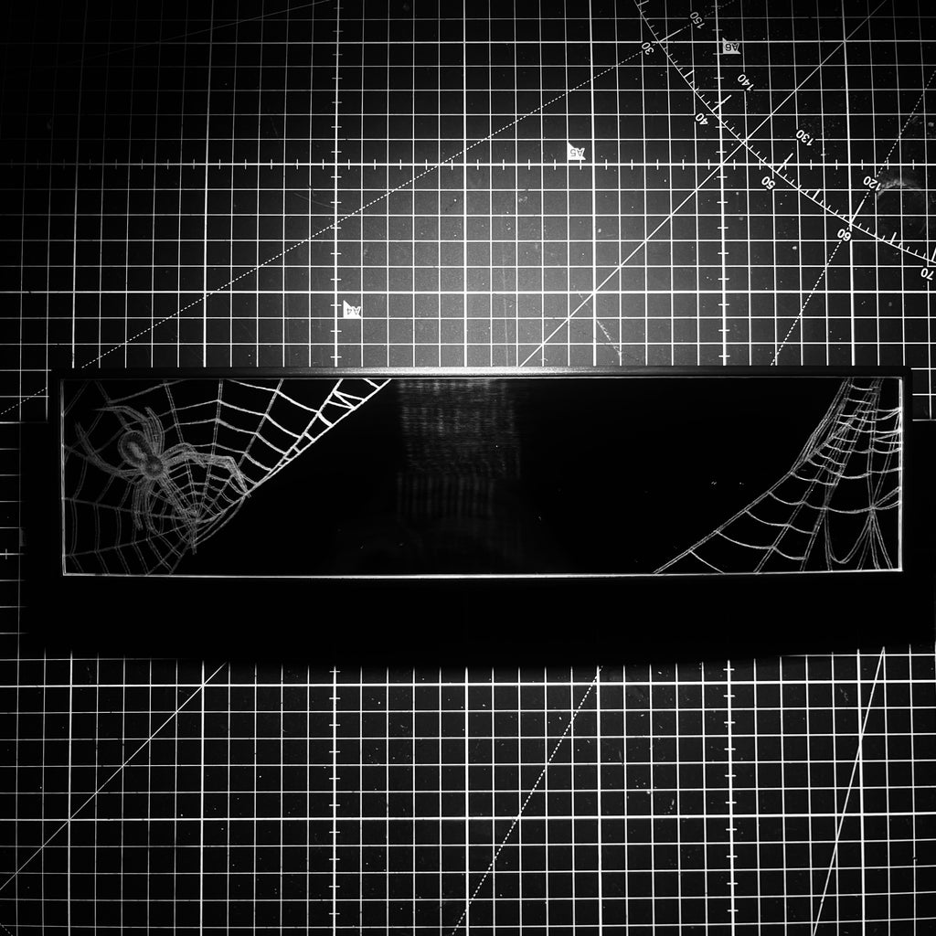 Black widow - clip on rearview mirror