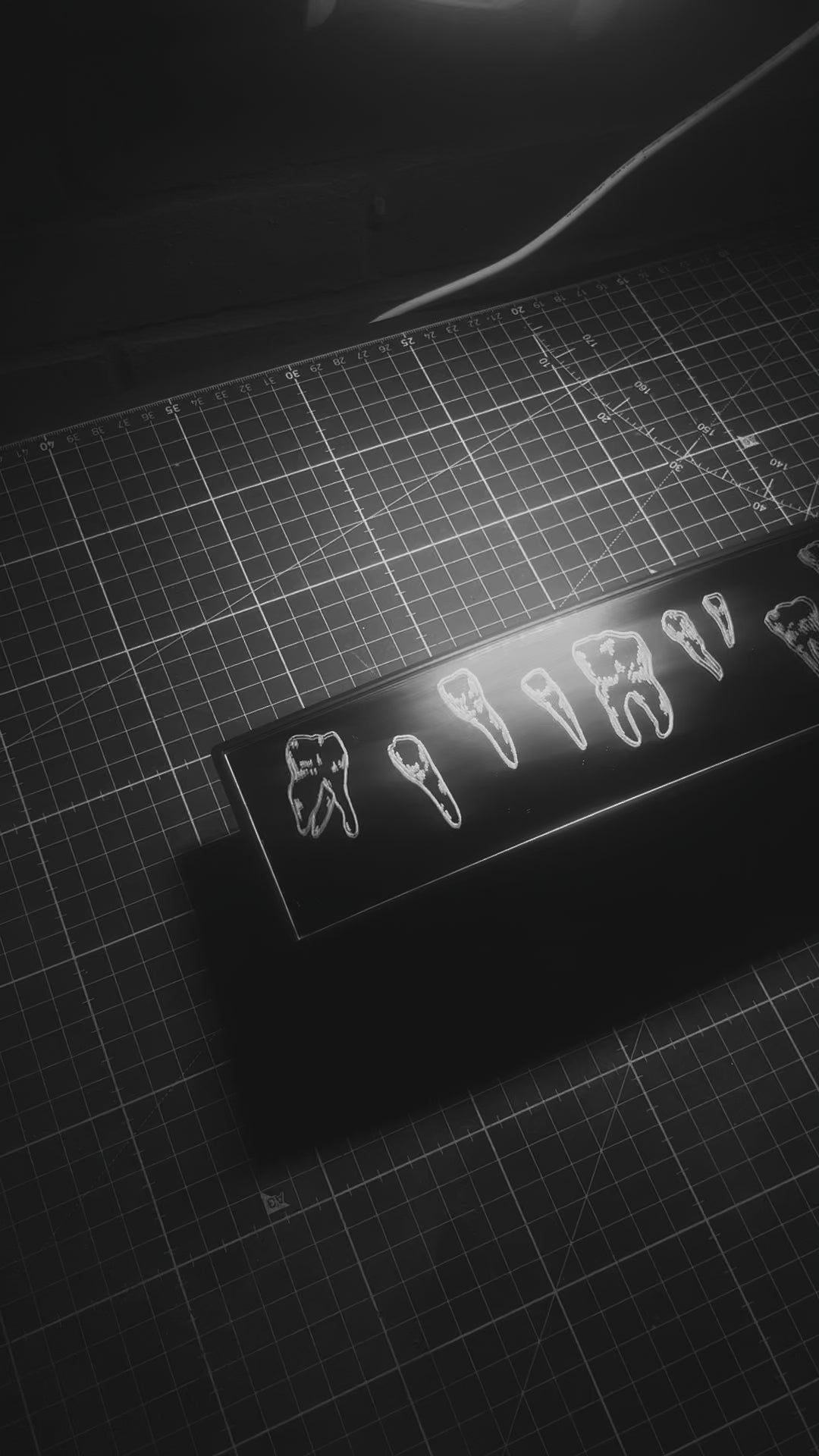 12 teeth - clip on rearview mirror